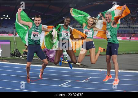 Rom, Italien 7.06.2024: Christopher O’DONNELL, Rhasidat ADELEKE, Thomas BARR, Sharlene MAWDSLEY aus Irland gewinnen Goldmedaille bei 4 x 400 m Relay Mixed Final Leichtathletik-Europameisterschaften 2024 im Olympiastadion in Rom Stockfoto