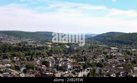 Blick vom Marburger Schloss, Landgrafenschloss Marburg ueber die Stadt am 09.06.2024 in Marburg/Deutschland. *** Blick vom Marburger Schloss, Landgrafenburg Marburg über die Stadt am 09 06 2024 in Marburg Deutschland Stockfoto