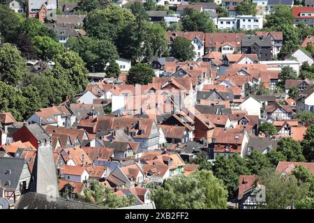 Blick vom Marburger Schloss, Landgrafenschloss Marburg ueber die Stadt am 09.06.2024 in Marburg/Deutschland. *** Blick vom Marburger Schloss, Landgrafenburg Marburg über die Stadt am 09 06 2024 in Marburg Deutschland Stockfoto