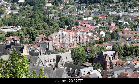 Blick vom Marburger Schloss, Landgrafenschloss Marburg ueber die Stadt am 09.06.2024 in Marburg/Deutschland. *** Blick vom Marburger Schloss, Landgrafenburg Marburg über die Stadt am 09 06 2024 in Marburg Deutschland Stockfoto