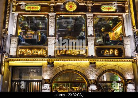 Restaurant und Café La Catedral, in der Calle de San Jeronimo, Sol, im Zentrum von Madrid, Spanien Stockfoto