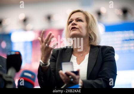 10. Juni 2024, Nordrhein-Westfalen, Neuss: Bundesinnenministerin Nancy Faeser (SPD) spricht bei der Eröffnung des Internationalen Zentrums für polizeiliche Zusammenarbeit (IPCC). Der IPCC wird während der Fußball-Europameisterschaft das Polizeipräsidium für ganz Deutschland sein. Foto: Fabian Strauch/dpa Stockfoto