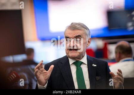 10. Juni 2024, Nordrhein-Westfalen, Neuss: Herbert Reul (CDU), Innenminister Nordrhein-Westfalens, spricht bei der Eröffnung des Internationalen Zentrums für polizeiliche Zusammenarbeit (IPCC). Der IPCC wird während der Fußball-Europameisterschaft das Polizeipräsidium für ganz Deutschland sein. Foto: Fabian Strauch/dpa Stockfoto