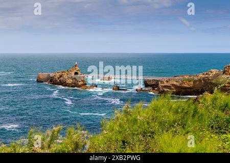 Biarritz's "Rocher de la Vierge" (Felsen der Jungfrau). Biarritz, Frankreich Stockfoto