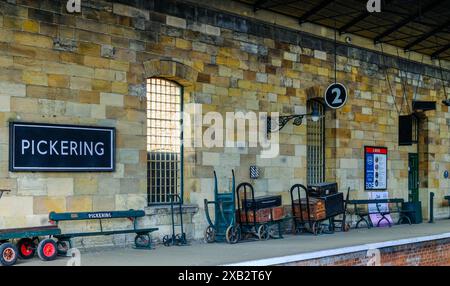 Bahnsteig 2 am Bahnhof Pickering in North Yorkshire, England, Großbritannien. Stockfoto