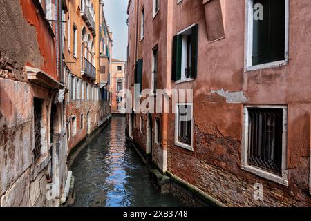 Stadt Venedig in Italien, Rio della Veste Kanal im San Marco Viertel. Stockfoto