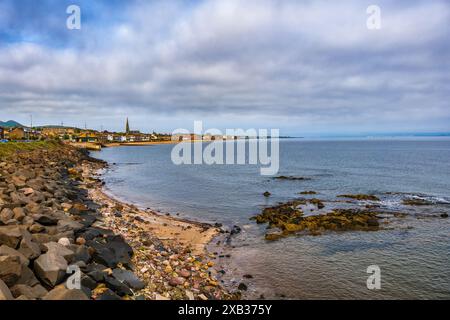 Portobello-Ufer mit Steinbruchfelsen in Edinburgh, Schottland, Großbritannien. Stockfoto