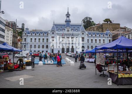 Valparaiso, Chile - 27. November 2023: Das Gebäude der Armada de Chile an der Plaza Sotomayor, Valparaiso Stockfoto