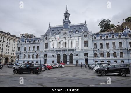 Valparaiso, Chile - 27. November 2023: Das Gebäude der Armada de Chile an der Plaza Sotomayor, Valparaiso Stockfoto