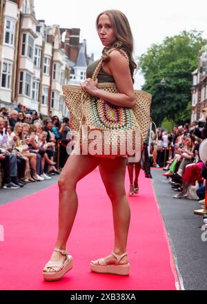 London, Großbritannien. Juni 2024. Afton McKeith bei der St John's Wood High Street Festival Fashion Show in der St John's Wood High Street in London. Quelle: SOPA Images Limited/Alamy Live News Stockfoto