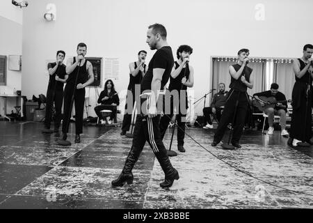 Madrid, Spanien. Juni 2024. Der Tänzer Manuel Liñan während seiner Vorführung seiner Show Muerta de amor im Centro Coreografico Canal am 10. Juni 2024 in Madrid Credit: SIPA USA/Alamy Live News Stockfoto