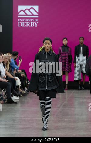 London, UK, 10. Juni 2024, beginnt die Graduate Fashion Week in Brick Lane am 10. Juni mit Modeschauen verschiedener Universitäten. Die Shows laufen bis zum 13. Juni 2024. Fotos der University of Derby mit Nay Asempa Designs., Andrew Lalchan Photography/Alamy Live News Stockfoto