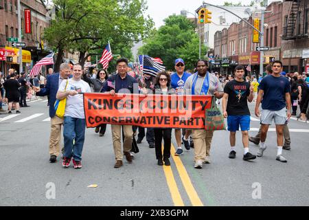 157. Memorial Day Parade am 27. Mai 2024 IN BAY RIDGE, BROOKLYN, NEW YORK. Mitglieder der Kings County Conservative Party marschieren zur Parade. Stockfoto