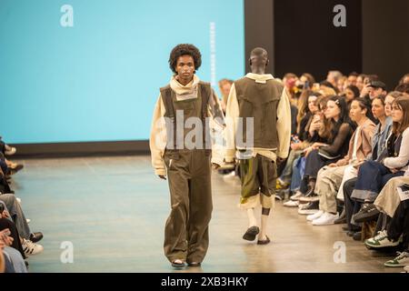 London, Großbritannien. Juni 2024. Die Graduate Fashion Week 2024 Birmingham City University und die University of Derby Catwalk zeigen die Credit: Ian Davidson/Alamy Live News Stockfoto