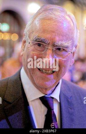 Theodor Waigel. Theo Waigel , Ehrenvorsitzender der CSU und ehemaliger Bundesminister der Finanzen , bei der Schlusskundgebung zur Europawahl im Löwenbräukeller in München. München Bayern Deutschland *** Theodor Waigel Theo Waigel , Ehrenvorsitzender der CSU und ehemaliger Bundesfinanzminister , bei der Abschlusstagung der Europawahlen im Löwenbräukeller in München Bayern Deutschland Copyright: XRolfxPossx Stockfoto