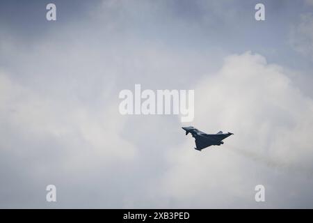 Eurofighter Typhoon, aufgenommen im Rahmen einer Flugshow der ILA Berlin, 07.06.2024. Berlin Deutschland *** Eurofighter Typhoon, aufgenommen während einer Flugshow auf der ILA Berlin Air Show in Berlin, 07 06 2024 Berlin Deutschland Copyright: xFelixxZahnxphotothek.dex Stockfoto