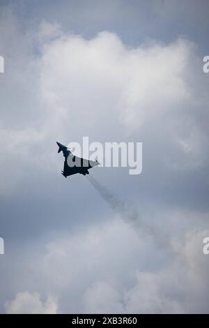 Eurofighter Typhoon, aufgenommen im Rahmen einer Flugshow der ILA Berlin, 07.06.2024. Berlin Deutschland *** Eurofighter Typhoon, aufgenommen während einer Flugshow auf der ILA Berlin Air Show in Berlin, 07 06 2024 Berlin Deutschland Copyright: xFelixxZahnxphotothek.dex Stockfoto