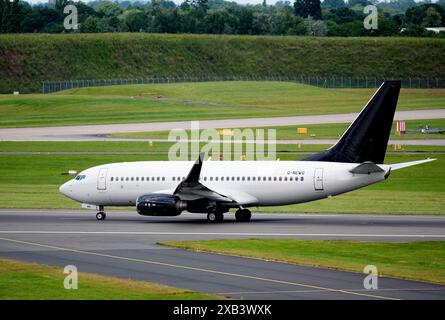 Das Flugzeug der englischen Mannschaft startet vor der UEFA Euro 2024 vom Flughafen Birmingham. Bilddatum: Montag, 10. Juni 2024. Stockfoto