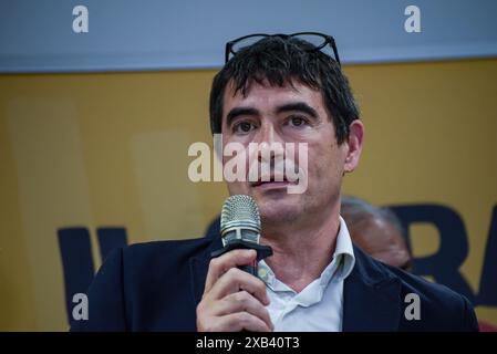 Rom, Italien. Juni 2024. Nicola Fratoianni spricht während einer Pressekonferenz, die von der Partei Alleanza Verdi Sinistra einberufen wurde, um sich zum Wahlergebnis der Europawahlen 2024 in Rom zu äußern. Quelle: SOPA Images Limited/Alamy Live News Stockfoto