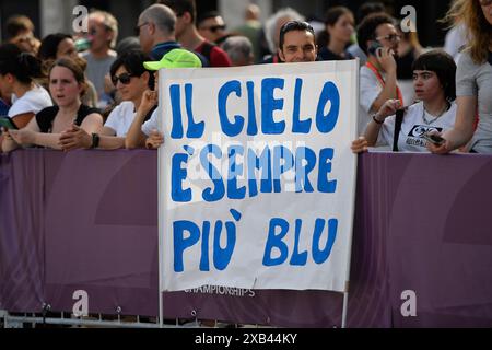 Rom, Italien. Juni 2024. Italienische Fans am 2. Tag der European Athletics 08. Juni 2024 im Olimpic Stadium in Rom Credit: Independent Photo Agency/Alamy Live News Stockfoto
