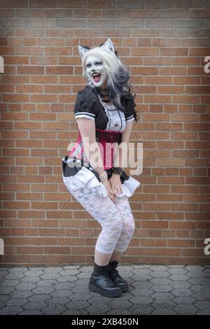 Porträt einer Trans Guy Drag Queen im Kostüm bei der Poughkeepsie Pride Parade 2024 in Dutchess County, New York. Stockfoto