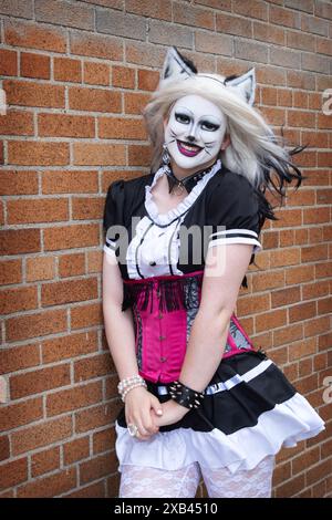 Porträt einer Trans Guy Drag Queen im Kostüm bei der Poughkeepsie Pride Parade 2024 in Dutchess County, New York. Stockfoto