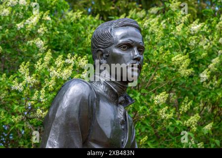 TARKHANY, RUSSLAND - 01. MAI 2024: Denkmal für M. Y. Lermontow Close-up, Tarkhany, Region Penza, Russland Stockfoto