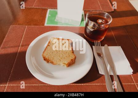 Ein Stück Kuchen, fertig zum Essen Stockfoto