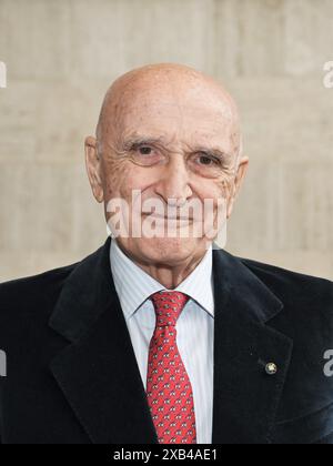 Nicht Er, Italien. Juni 2024. Luino, Italien Salvatore Accardo spricht und erhält den Chiara 2024 Award beim Il Festival del Racconto mit einem Interview von Nicola Siani auf dem Foto: Salvatore Accardo Credit: Independent Photo Agency/Alamy Live News Stockfoto
