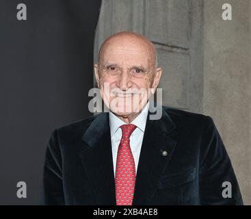 Nicht Er, Italien. Juni 2024. Luino, Italien Salvatore Accardo spricht und erhält den Chiara 2024 Award beim Il Festival del Racconto mit einem Interview von Nicola Siani auf dem Foto: Salvatore Accardo Credit: Independent Photo Agency/Alamy Live News Stockfoto