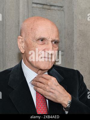 Nicht Er, Italien. Juni 2024. Luino, Italien Salvatore Accardo spricht und erhält den Chiara 2024 Award beim Il Festival del Racconto mit einem Interview von Nicola Siani auf dem Foto: Salvatore Accardo Credit: Independent Photo Agency/Alamy Live News Stockfoto
