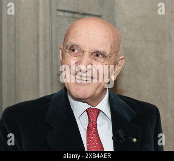 Nicht Er, Italien. Juni 2024. Luino, Italien Salvatore Accardo spricht und erhält den Chiara 2024 Award beim Il Festival del Racconto mit einem Interview von Nicola Siani auf dem Foto: Salvatore Accardo Credit: Independent Photo Agency/Alamy Live News Stockfoto