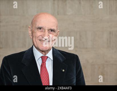 Nicht Er, Italien. Juni 2024. Luino, Italien Salvatore Accardo spricht und erhält den Chiara 2024 Award beim Il Festival del Racconto mit einem Interview von Nicola Siani auf dem Foto: Salvatore Accardo Credit: Independent Photo Agency/Alamy Live News Stockfoto