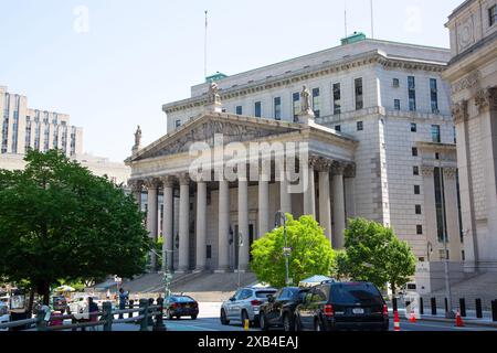 Das New York State Supreme Court Building, ursprünglich als New York County Courthouse bekannt, befindet sich in der 60 Centre Street am Foley Square im Civic Center Stockfoto