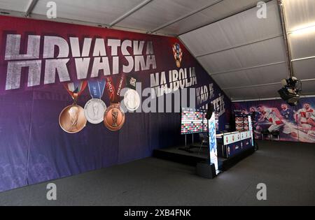 Neuruppin, Deutschland. Juni 2024. Das Pressezentrum Kroatiens ist am 10. Juni 2024 im Kroatien-Basislager der UEFA EURO 2024 in Neuruppin zu sehen. Foto: Marko Lukunic/PIXSELL Credit: Pixsell/Alamy Live News Stockfoto