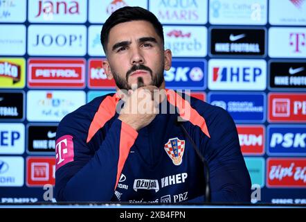 Neuruppin, Deutschland. Juni 2024. Josip Sutalo aus Kroatien sprach am 10. Juni 2024 auf einer Pressekonferenz der kroatischen Nationalmannschaft im Basislager der UEFA EURO 2024 in Neuruppin. Quelle: Pixsell/Alamy Live News Stockfoto