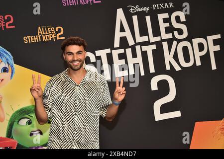 Prtemiere alles steht Kopf 2 Younes Zarou, deutscher Influencer Ankunft, Roter Teppich Deutschlandpremiere zu alles steht KOPF 2 im Kino der Kulturbrauerei in Berlin 10.06.2024 *** Premiere alles steht Kopf 2 Younes Zarou, deutscher Influencer Arrival, Roter Teppich Deutsche Premiere von alles STEHT KOPF 2 in der Kulturbrauerei Berlin 10 06 2024 Photopress Müller Stockfoto