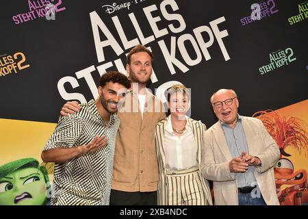 Prtemiere alles steht Kopf 2 Younes Zarou, deutscher Influencer, Leon Windscheidt, Leon Windscheid, deutscher Psychologe und Autor Voice Cast, Tahnee Schaffarczyk, genannt Tahnee, Voice Cast Ankunft, Red Carpet Deutschlandpremiere zu allen STEHT KOPF 2 im Kino der Kulturbrauerei in Berlin 10.06.2024 *** Premiere alles STEHT KOPF 2 Younes Zarou, deutscher Influencer Leon Windscheidt, Leon Windscheid, deutscher Psychologe und Autor Voice Cast, Tahnee Schaffarczyk, genannt Tahnee, Voice Cast Arrival, Red Carpet Deutsche Premiere von alles STEHT KOPF 2 in der Kulturbrauerei Berlin 10 06 2024 P Stockfoto