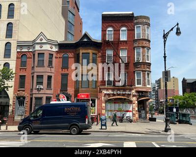 Klassische Rundgänge an der Ecke 4th Avenue und 9th Street im malerischen Park Slope Viertel von Brooklyn, New Yortk. Stockfoto