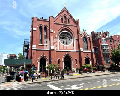 Holy Family St Thomas Aquinas Parish an der 9th Street und 4th Avenue im Park Hang Viertel, Brooklyn, New York. Stockfoto