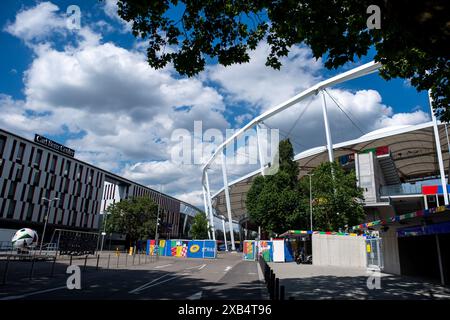 Symbolbild / Themenfoto Stadion mit Branding, daneben Carl Benz Center, GER, Stadion Open Media Day Arena Stuttgart, Fussball, UEFA Euro 2024, 10.06.2024 Foto: Eibner-Pressefoto/Michael Memmler Stockfoto