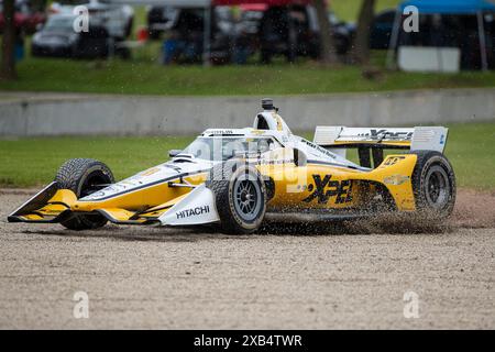 Juni 2024: IndyCar #3 Scott McLaughlin, der sein weißes und gelbes Team Penske XPEL fährt, verliert in Kurve 3 die Kontrolle während des Qualifyings vor dem XPEL Grand Prix in Road America in Elkhart Lake, WI - Mike Wulf/CSM (Credit Image: © Mike Wulf/Cal Sport Media) Stockfoto