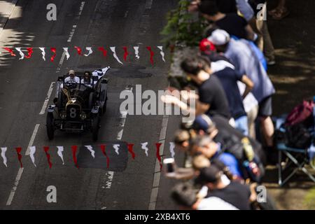 Bentley 3-Liter-Sport während der Stadtzentrums-Prozession der 24 Stunden von Le Mans 2024, 4. Runde der FIA-Langstrecken-Weltmeisterschaft 2024, am 8. Juni 2024 in Le Mans, Frankreich Stockfoto