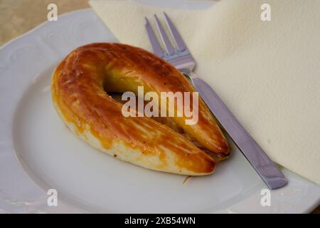 Bratislava Roll oder Bajgle genannt Bratislavske Rozky oder Pressburger Kipferl Gebäck gefüllt mit Mohnsamen Stockfoto