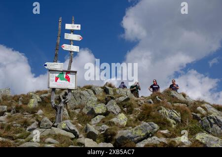 Wanderer auf dem Gipfel von Chabenec, Nizke Tatry Nationalpark, Tatra Berge, Slowakei Stockfoto