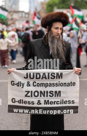 Demonstranten, die Juden bei einem Protest des Freien Palästinas in London nach der Eskalation des Konflikts in Israel und Gaza vertreten. Zionisten. Judentum Stockfoto