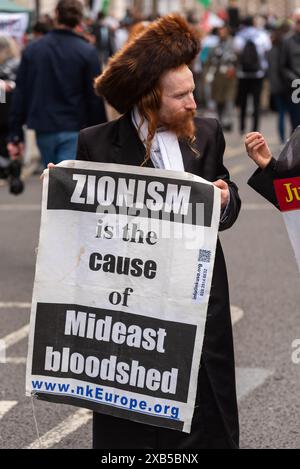 Demonstranten, die Juden bei einem Protest des Freien Palästinas in London nach der Eskalation des Konflikts in Israel und Gaza vertreten. Zionisten. Judentum Stockfoto