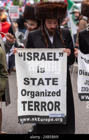 Demonstranten, die Juden bei einem Protest des Freien Palästinas in London nach der Eskalation des Konflikts in Israel und Gaza vertreten. Zionisten. Judentum Stockfoto