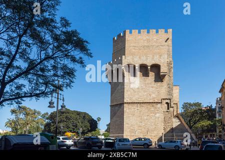 Valencia, Spanien - 23. Mai 2024, Serrans Gate oder Serrans Towers (Torres de Serranos, Porta de Serrans) ist eines der zwölf Tore, die Teil der Th waren Stockfoto