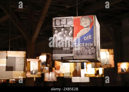 Ausstellungen im Rigaer Ghetto- und Holocaust-Museum, das an die jüdische Gemeinde Lettlands erinnert und die tragische Geschichte der NS-Jahre im 2. Weltkrieg erzählt. Stockfoto